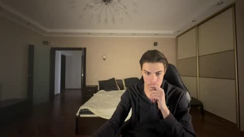 Snapshot of louis_preston chatting on February 20, 2025, 10:48 pm Mark online show from February 20, 2025, 10:48 pm