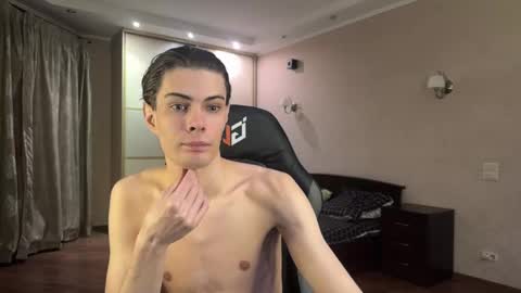 Snapshot of louis_preston chatting on March 1, 2025, 4:00 pm Mark online show from March 1, 2025, 4:00 pm