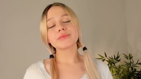 Snapshot of love_audirs6 chatting on November 12, 2025, 1:11 pm Eva online show from November 12, 2025, 1:11 pm