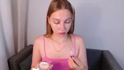 love bella  online show from June 19, 2026, 12:15 am