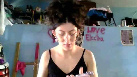 love_electra online show from November 13, 2025, 2:05 pm