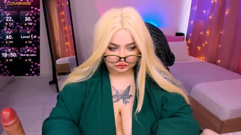 Snapshot of love_insidee chatting on February 2, 2025, 11:30 am Sailor online show from February 2, 2025, 11:30 am