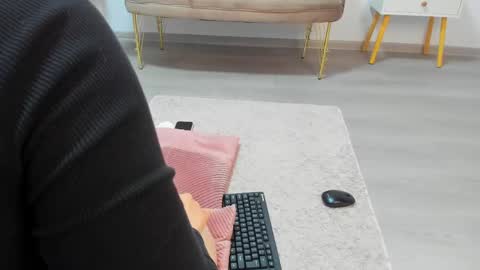 Snapshot of love_mexoxo chatting on May 8, 2026, 5:35 am Andreea online show from May 8, 2026, 5:35 am