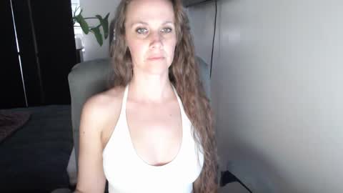 Snapshot of love_on_ chatting on December 1, 2024, 11:04 pm LoVe On online show from December 1, 2024, 11:04 pm