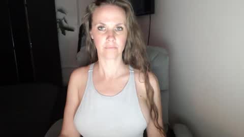 Snapshot of love_on_ chatting on September 14, 2025, 1:27 am LoVe On online show from September 14, 2025, 1:27 am