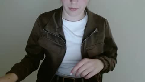 Vivian online show from April 3, 2026, 2:04 pm