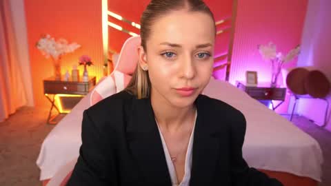 Snapshot of loveedove chatting on May 18, 2026, 12:55 pm loveedove online show from May 18, 2026, 12:55 pm