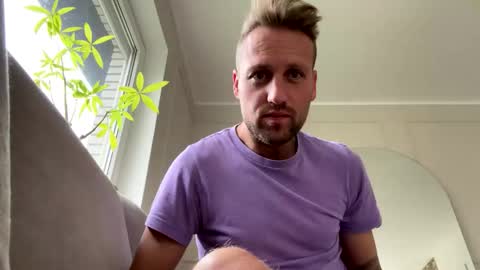 Snapshot of lovefuesse chatting on October 28, 2025, 9:02 am lovefuesse online show from October 28, 2025, 9:02 am