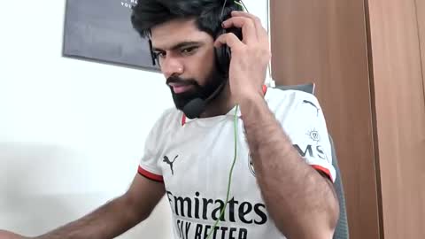 Snapshot of lovehairyindian chatting on May 24, 2026, 5:23 am Indian hairy online show from May 24, 2026, 5:23 am