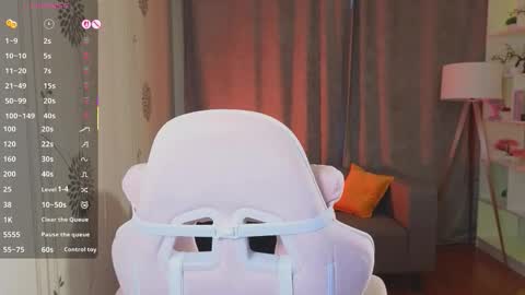 Laura online show from November 17, 2025, 11:16 am