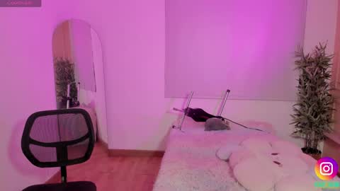 Snapshot of lovely_emma18 chatting on April 29, 2026, 1:04 pm Emma online show from April 29, 2026, 1:04 pm