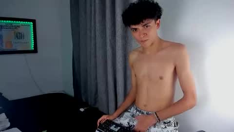 Salo online show from April 15, 2026, 7:58 pm