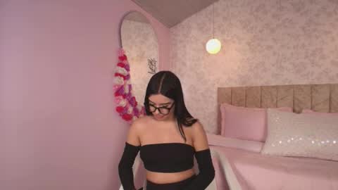 lovely_julls online show from February 13, 2026, 5:31 pm