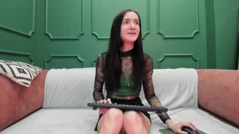 Snapshot of lovely_lo chatting on May 27, 2026, 1:41 pm lovely_lo online show from May 27, 2026, 1:41 pm