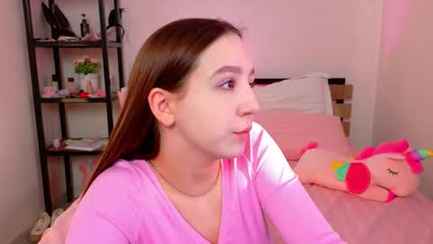 Snapshot of lovely_poppy chatting on September 18, 2025, 1:40 am Lolly online show from September 18, 2025, 1:40 am