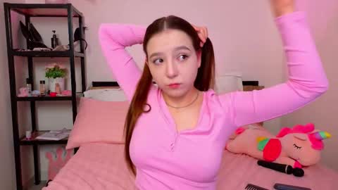 Snapshot of lovely_poppy chatting on September 20, 2025, 1:39 am Lolly online show from September 20, 2025, 1:39 am