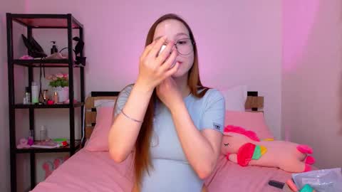 Snapshot of lovely_poppy chatting on October 11, 2025, 1:27 am Lolly online show from October 11, 2025, 1:27 am