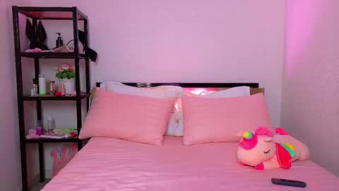 Snapshot of lovely_poppy chatting on October 13, 2025, 1:27 am Lolly online show from October 13, 2025, 1:27 am