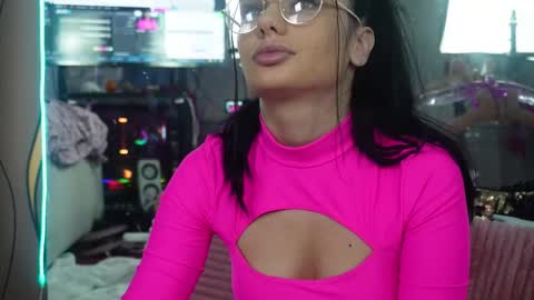 lovely_sophia_ online show from December 5, 2025, 6:00 am