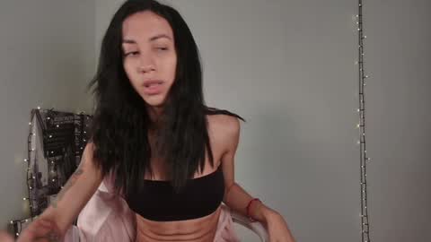 lovelycaroll online show from January 8, 2025, 9:42 am