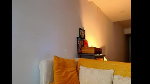 lovelycaroll online show from May 16, 2026, 4:17 pm