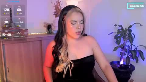 Snapshot of lovelygirl45 chatting on June 10, 2026, 2:01 am Valerie online show from June 10, 2026, 2:01 am