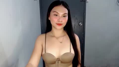 lovelykristelle online show from February 21, 2025, 9:02 am