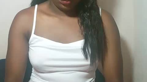 lovelylarra online show from February 18, 2026, 5:47 am