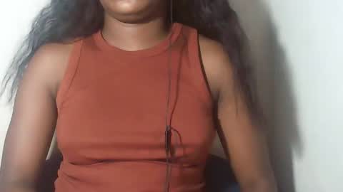 lovelylarra online show from March 6, 2026, 5:53 pm