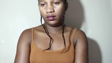 lovelylarra online show from May 1, 2026, 9:30 pm