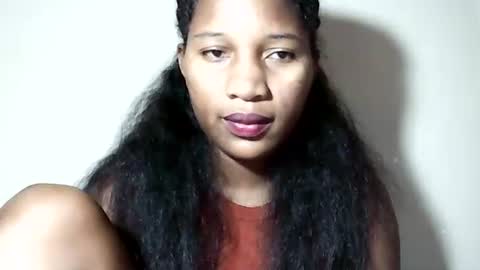 lovelylarra online show from May 10, 2026, 9:25 am