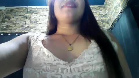 lovelypinay2 online show from December 9, 2024, 12:40 pm