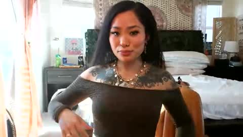 lovelyxmacii online show from February 12, 2026, 7:53 pm