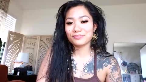 lovelyxmacii online show from May 29, 2026, 10:52 pm