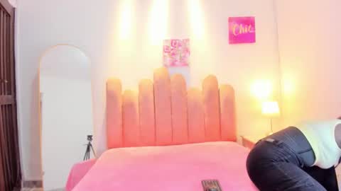 L O V E  online show from February 6, 2026, 11:57 am