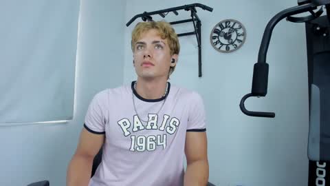 Snapshot of lover_fitnessboy chatting on January 26, 2025, 8:23 pm kevin online show from January 26, 2025, 8:23 pm