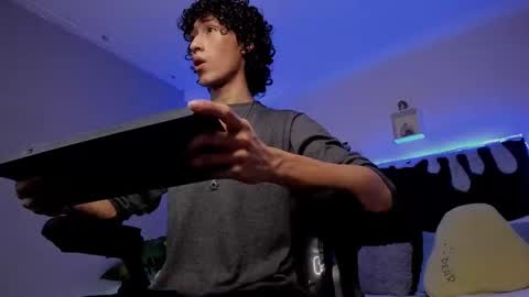 Snapshot of loverboy8_ chatting on December 21, 2024, 2:15 pm loverboy8_ online show from December 21, 2024, 2:15 pm