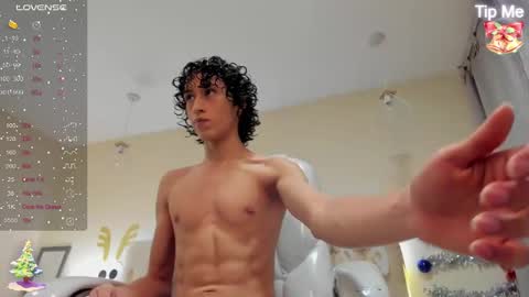 Snapshot of loverboy8_ chatting on December 24, 2024, 4:11 am loverboy8_ online show from December 24, 2024, 4:11 am