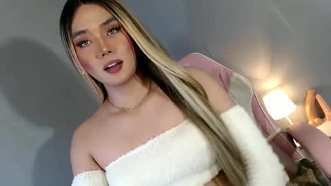 Snapshot of lovers_moon22 chatting on December 15, 2024, 12:51 am lovers moon22 online show from December 15, 2024, 12:51 am