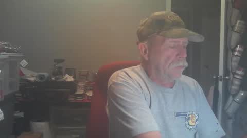 loves_pimk_snapper online show from December 8, 2024, 3:32 am