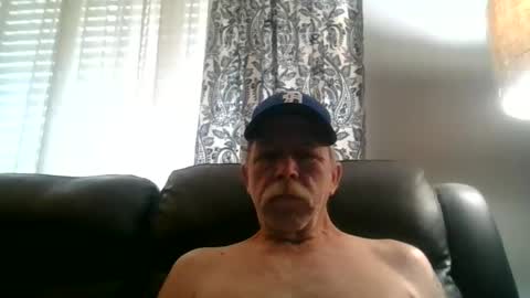loves_pimk_snapper online show from February 17, 2025, 3:20 pm