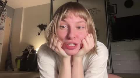 Snapshot of lovesstation chatting on February 9, 2026, 4:00 pm lovesstation online show from February 9, 2026, 4:00 pm