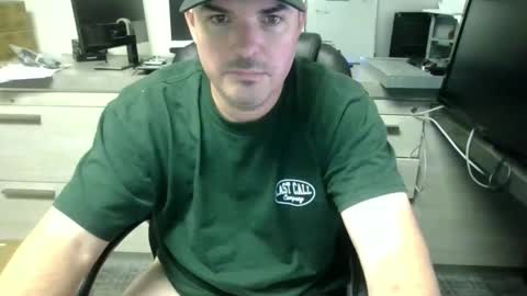 Snapshot of lovetofps chatting on December 1, 2025, 11:21 pm Love2Game online show from December 1, 2025, 11:21 pm