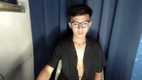 Snapshot of lovetosuckxox chatting on February 19, 2025, 11:49 am lovetosuckxox online show from February 19, 2025, 11:49 am