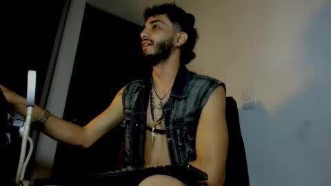 lovexjuxn77 online show from February 24, 2026, 7:12 pm