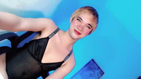 Snapshot of lovingmonaru969 chatting on December 15, 2024, 2:05 pm Lovingmonaru969 online show from December 15, 2024, 2:05 pm