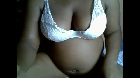 Snapshot of lowenyangvalentine chatting on November 22, 2025, 2:43 am lowenyangvalentine online show from November 22, 2025, 2:43 am