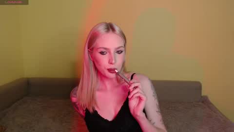 Snapshot of lowerfrancis chatting on April 15, 2026, 5:20 pm Viola online show from April 15, 2026, 5:20 pm