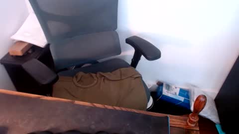 Snapshot of lreed090 chatting on April 22, 2026, 5:25 pm lreed090 online show from April 22, 2026, 5:25 pm