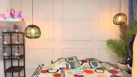 lUAN online show from October 24, 2025, 8:05 pm